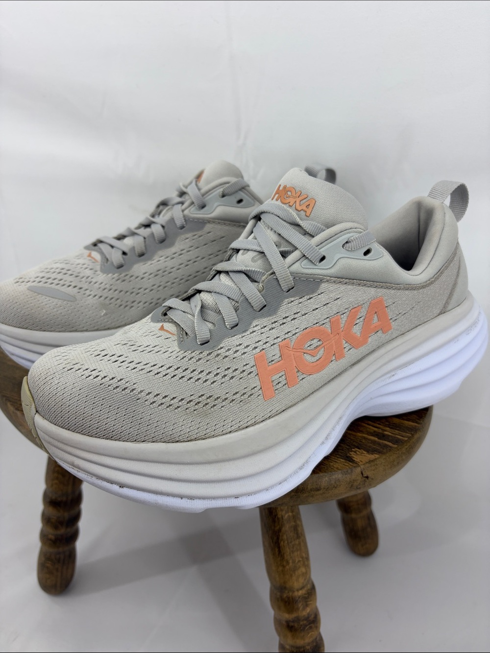 HOKA One One Bondi 8 Running Shoes in Gray w/ Peach, Womens sz 6.5